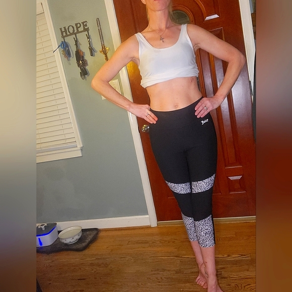 JUICY COUTURE SPORT CROPPED WORK OUT PANTS MEDIUM - Picture 2 of 8